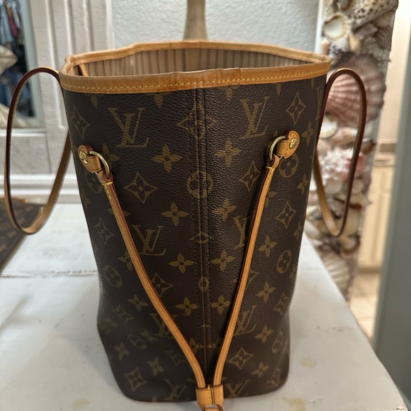 SOLD: Louis Vuitton- Neverfull MM - Picture 4 of 8